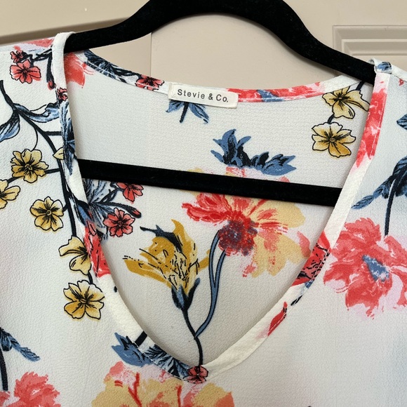 Super pretty and light summer dress! Size Small. Shop Stevie Co. Bell sleeves - Picture 3 of 5